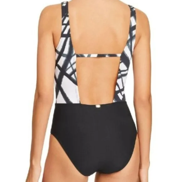 Miraclesuit Monochrome Graphic One Piece - Picture 2 of 11